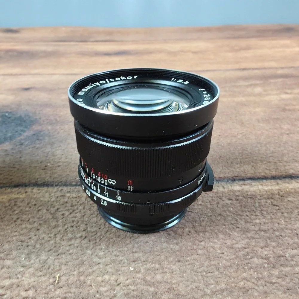 Mamiya Sekor 28mm f/2.8 Lens Wide Angle Black Good M42 Mount Japan